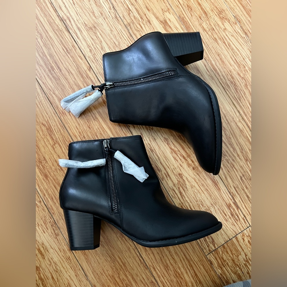 Vionic Black Ankle Boots with Tassel Detail